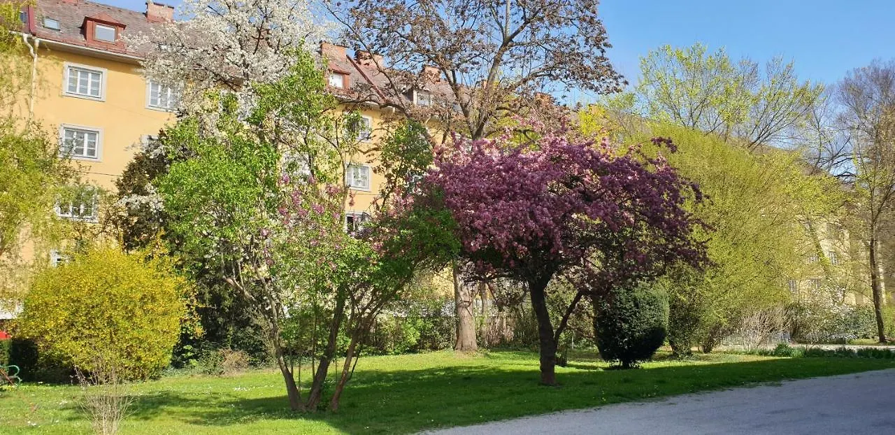 Ferienwohnung White Flat-königlich&brandneu inkl. Parkplatz Graz Österreich