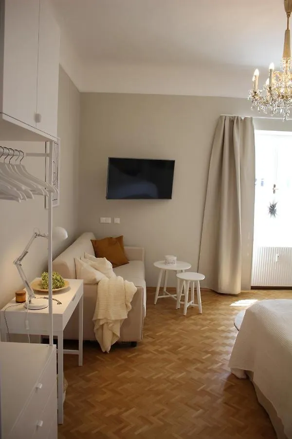 Ferienwohnung White Flat-königlich&brandneu inkl. Parkplatz Graz Österreich